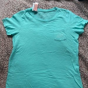 Vineyard vines tee